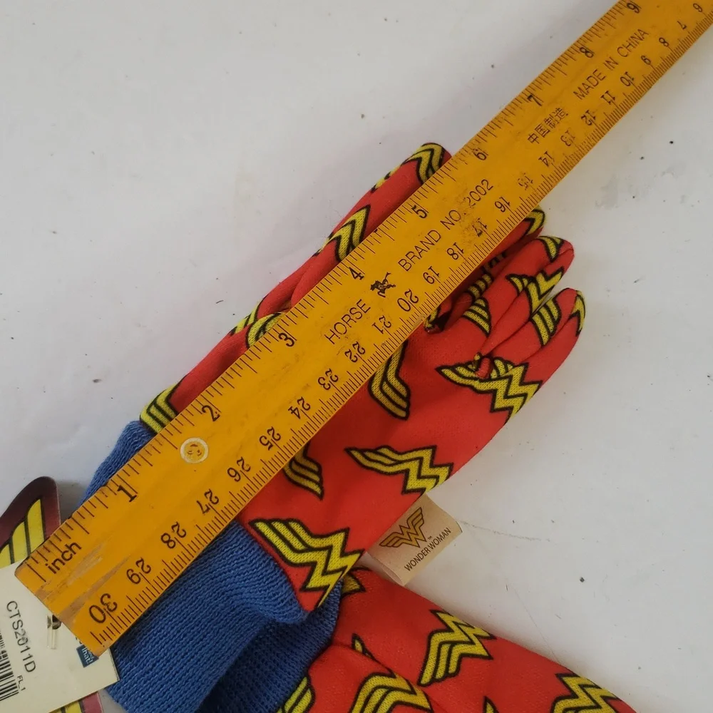Wonder Woman Gloves NWT Children's